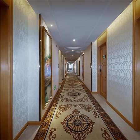 Vienna Hotel Huiyang Sanhe Square Huizhou  Exterior photo