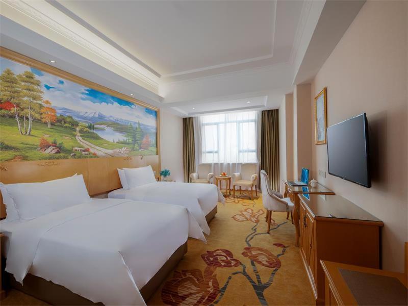 Vienna Hotel Huiyang Sanhe Square Huizhou  Exterior photo